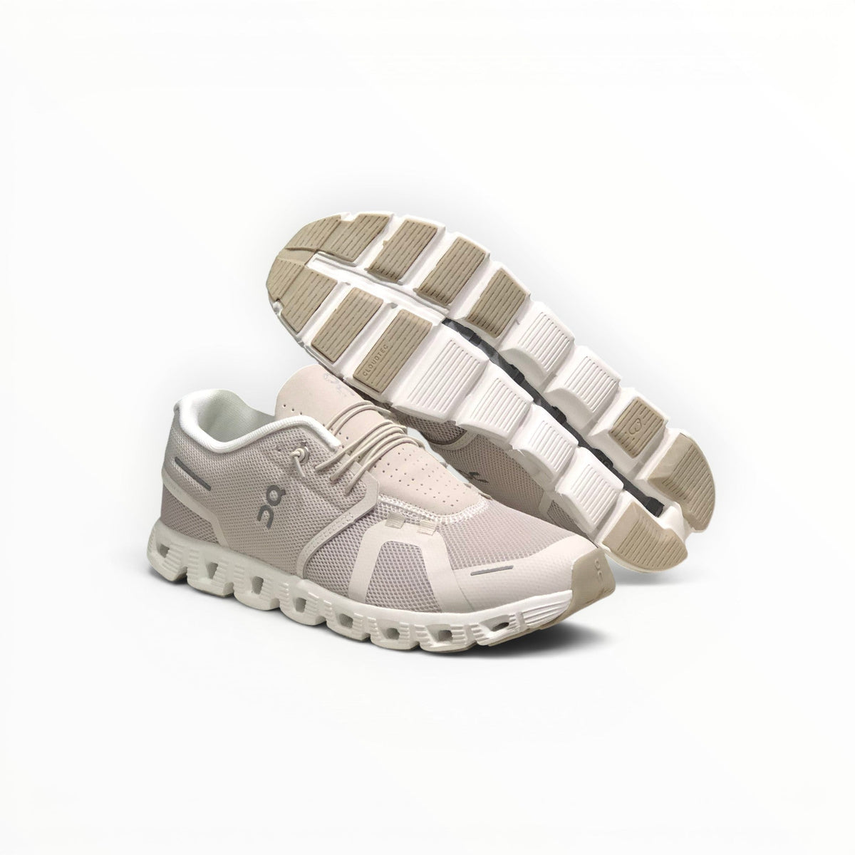 On Cloud 5 women's lifestyle shoe in Pearl/White, top view