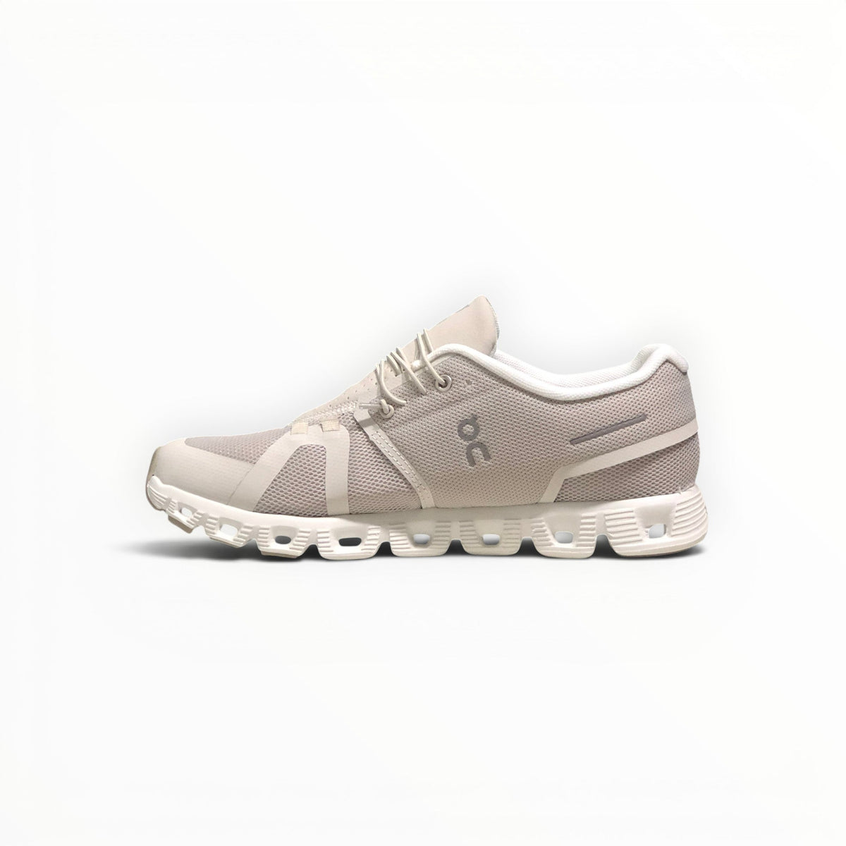 On Cloud 5 men's lifestyle shoe in Pearl/White, outsole view