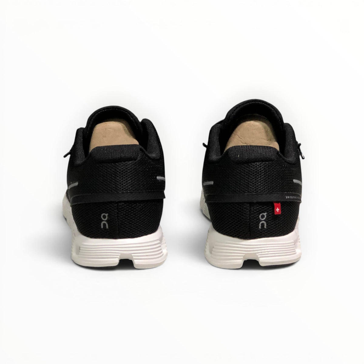 On Cloud 5 women's lifestyle shoe in Black/White, top view