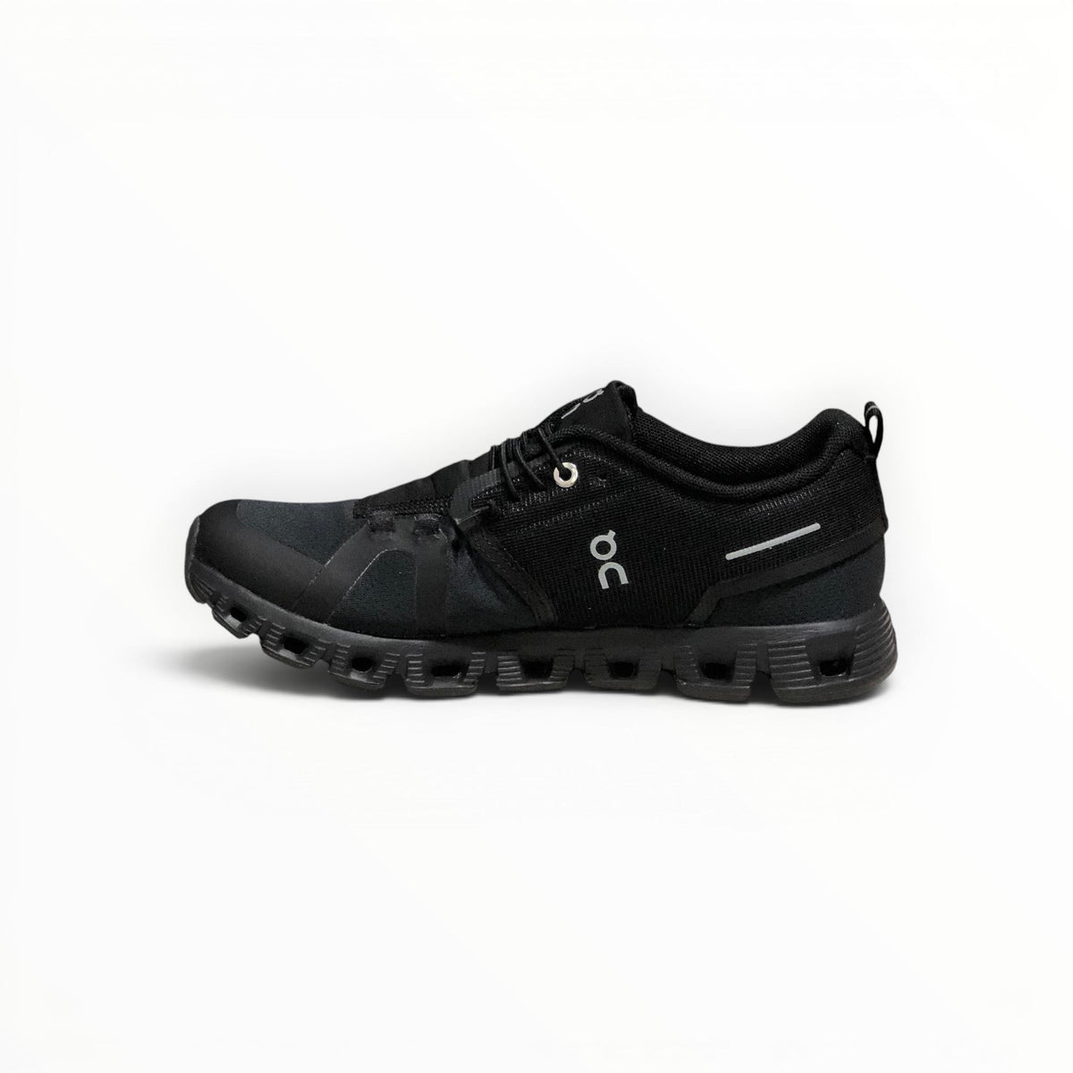 On Cloud 5 women's lifestyle shoe in Black, pair view