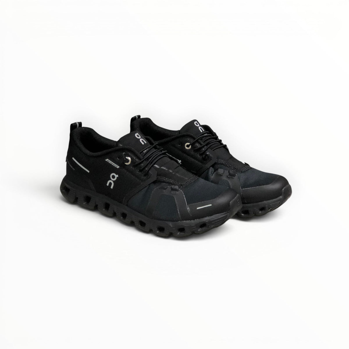 On Cloud 5 women's lifestyle shoe in Black, top view