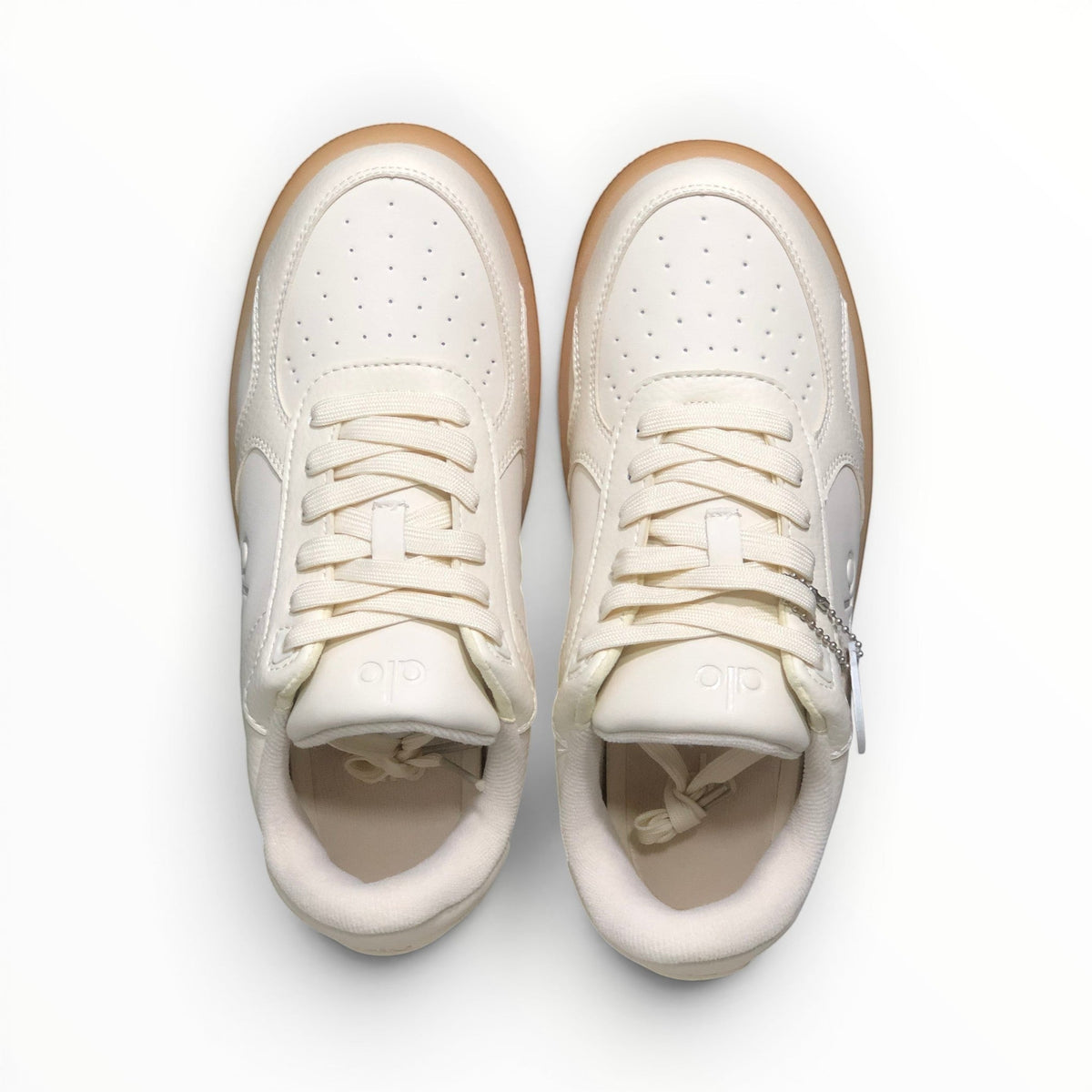 Alo Recovery Mode women's lifestyle sneakers in Natural White/Gum, product view 2