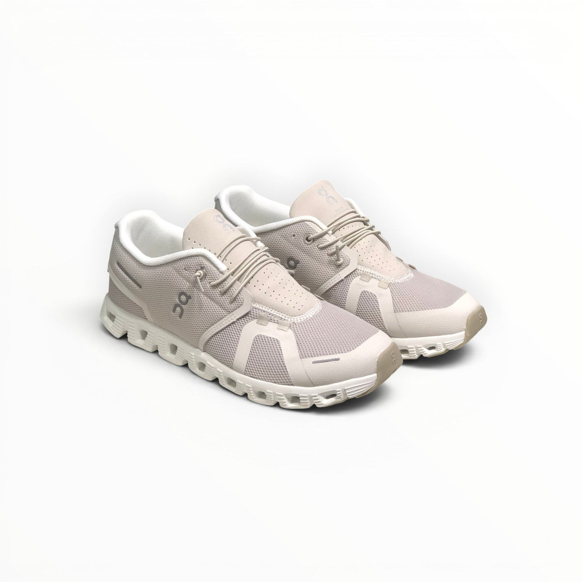 On Cloud 5 women's lifestyle shoe in Pearl/White, three-quarter view
