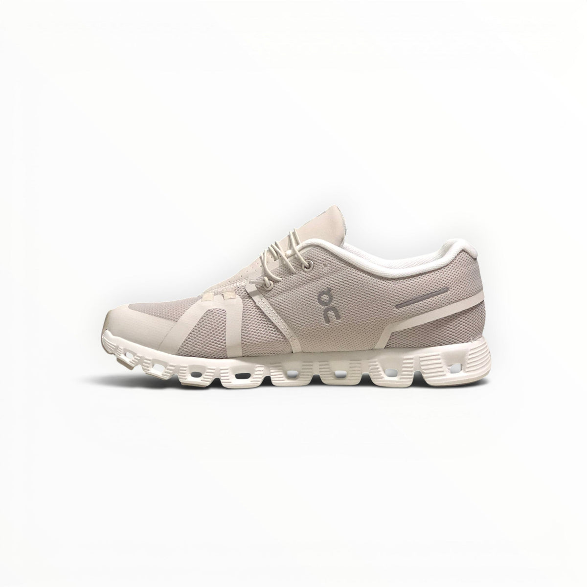On Cloud 5 women's lifestyle shoe in Pearl/White, outsole view