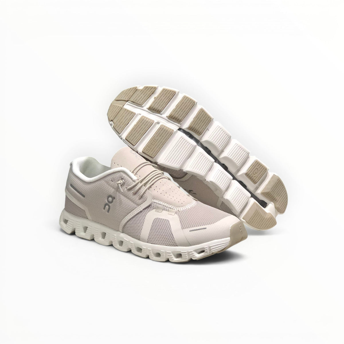 On Cloud 5 men's lifestyle shoe in Pearl/White, top view