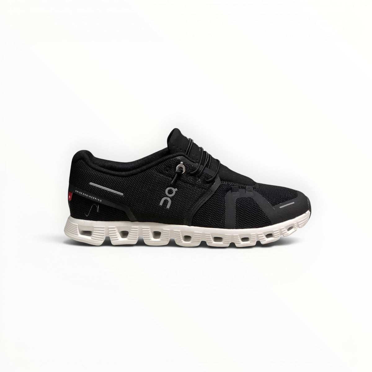 On Cloud 5 women's lifestyle shoe in Black/White, side profile