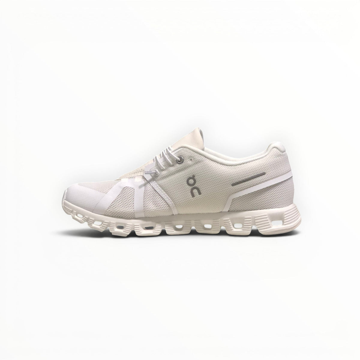 On Cloud 5 women's lifestyle shoe in White, pair view